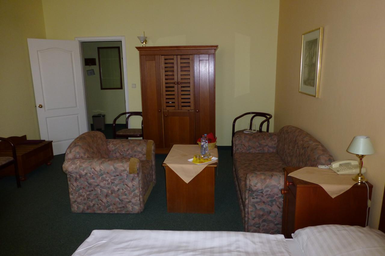 Hotel Korunni Princ Turnov Zewnętrze zdjęcie